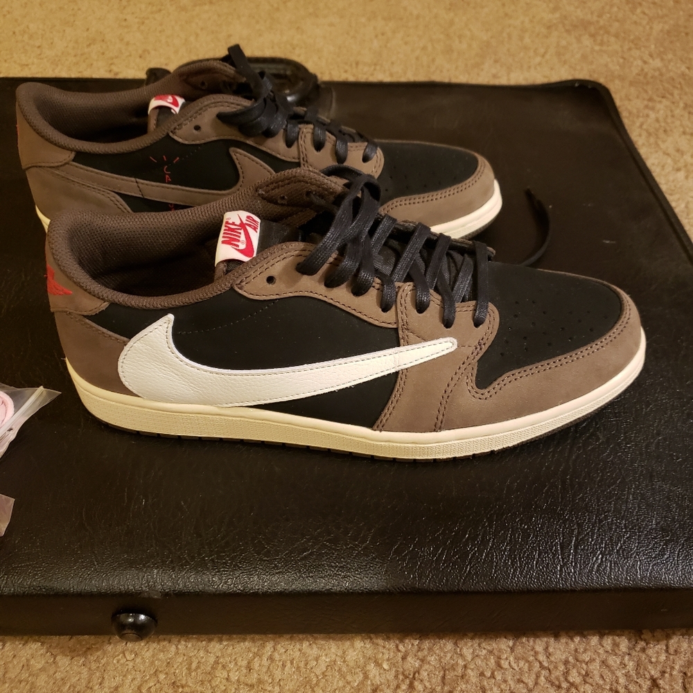 Air Jordan 1 low Travis Scott X mens size 10.5 pre owned